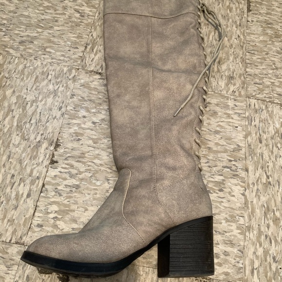 Boots - Picture 2 of 4